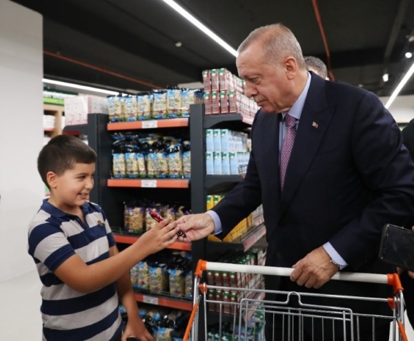 Başkan Erdoğan markete girip alışveriş yaptı!