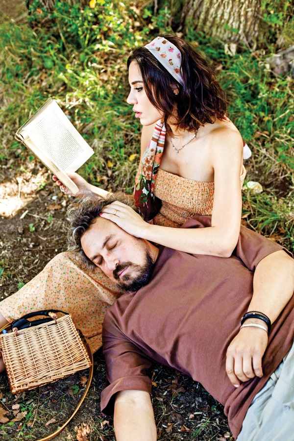 Şükran Ovalı Oyunun gelirini köy okullarına bağışladı!