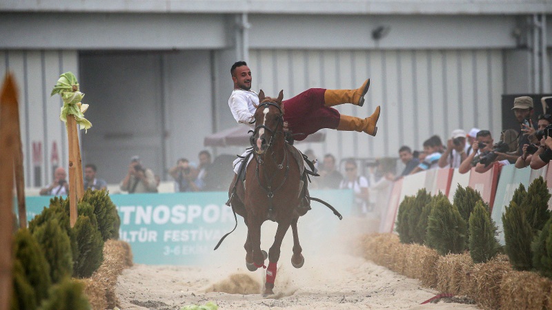 Bakan Kasapoğlu'ndan Etnospor Kültür Festivaline ziyaret