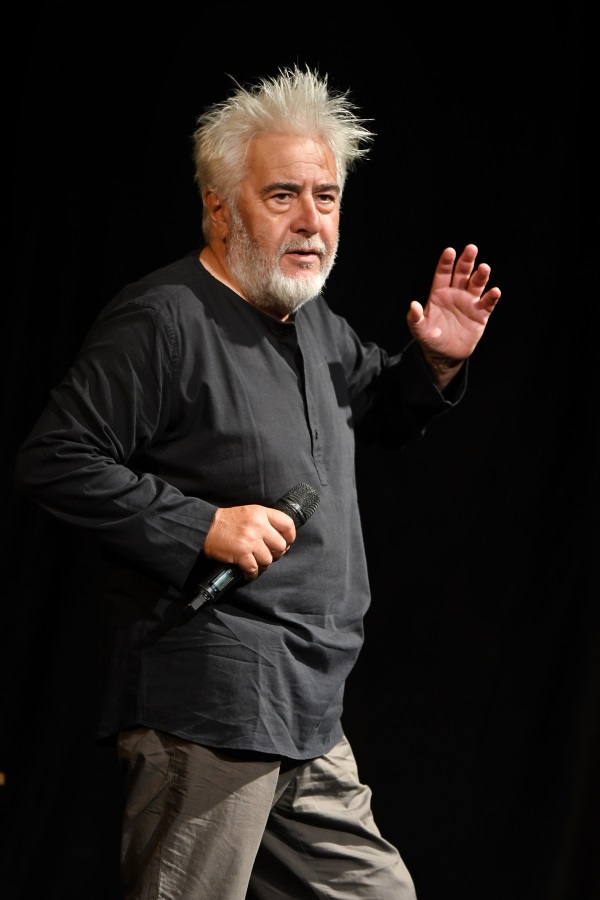 İzmirlilerden, İzmir'de sahne alan Uğur Yücel’e büyük ilgi